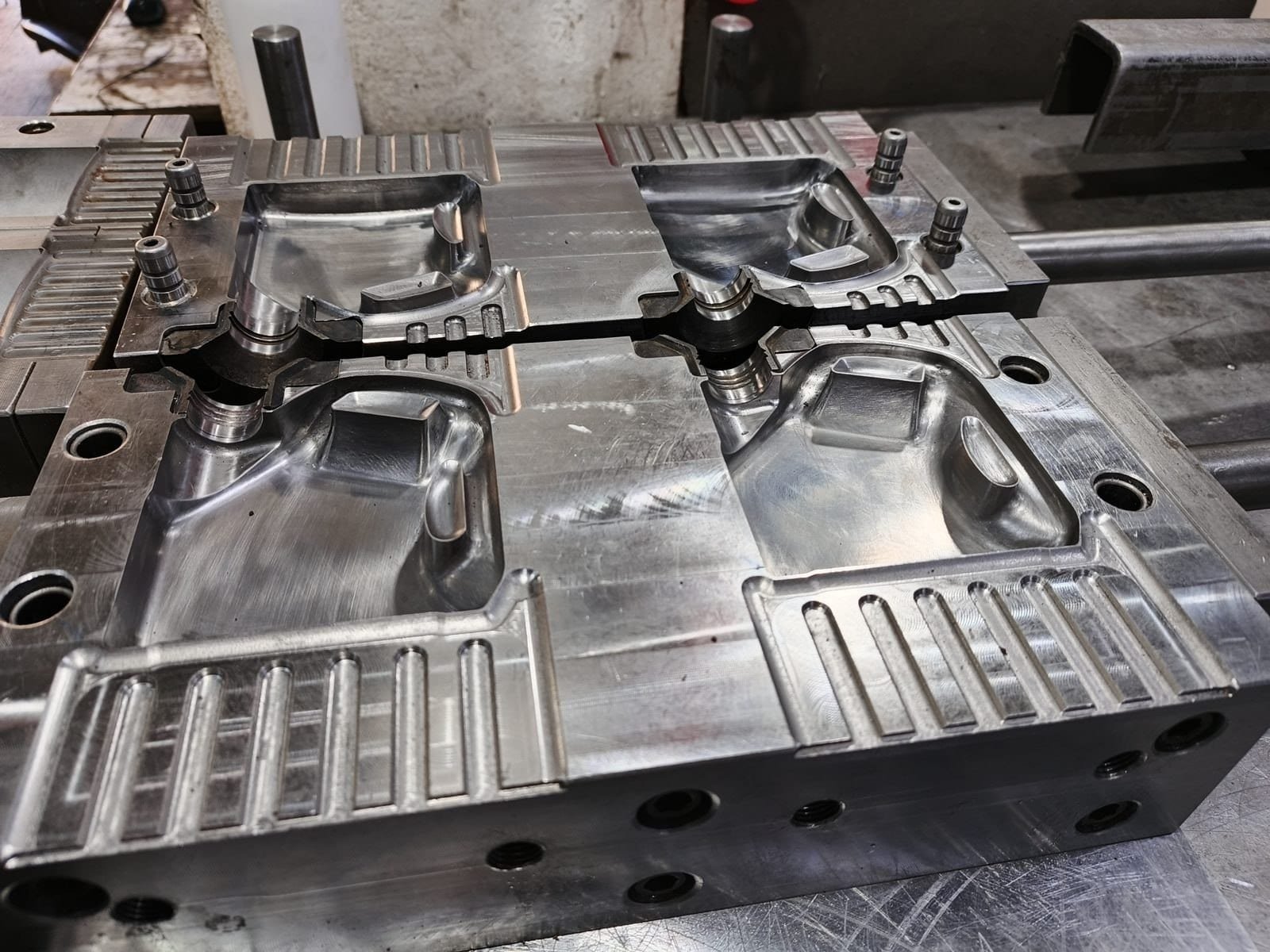 Multi-cavity blow mold tooling