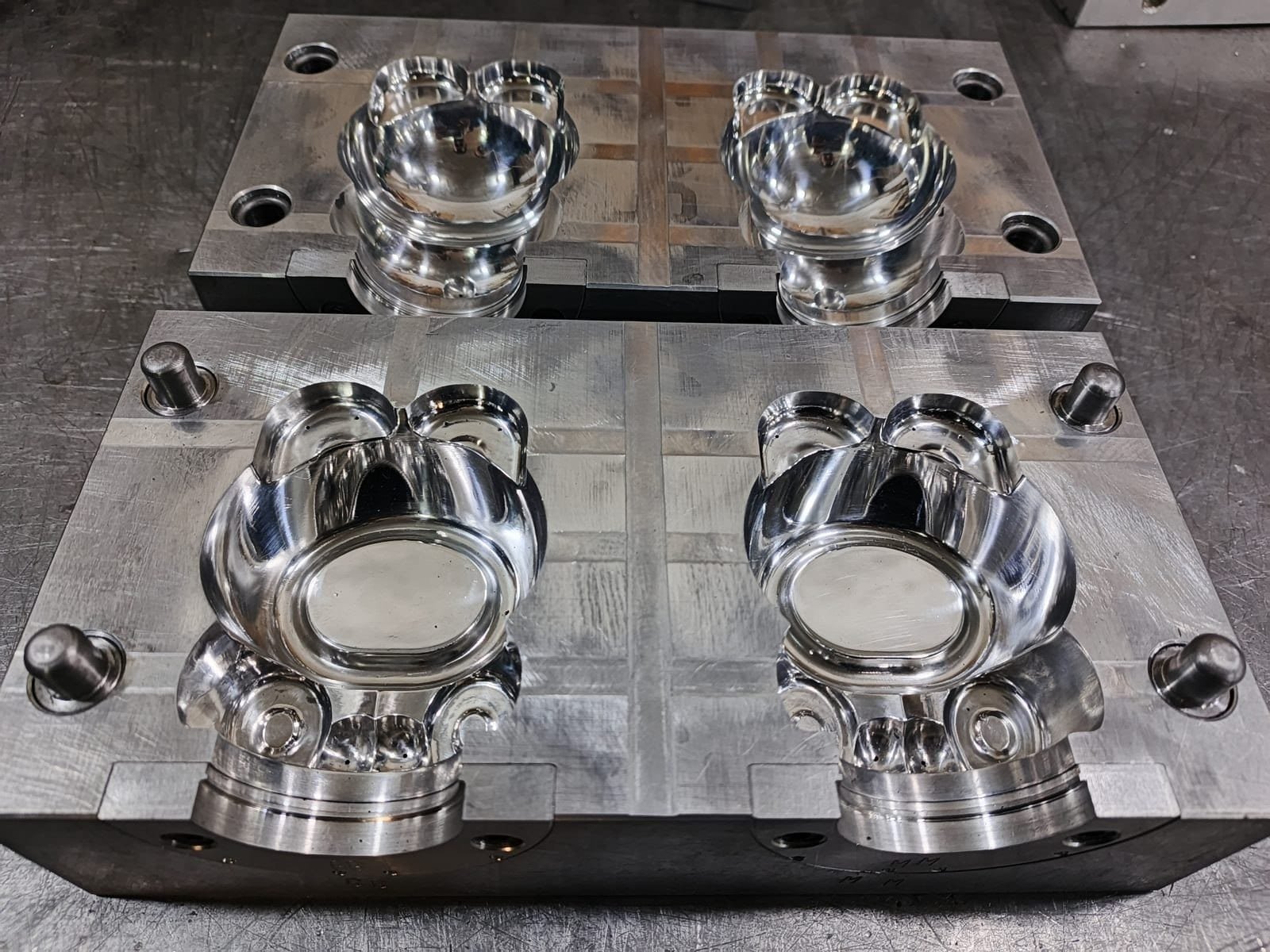 PET multi-cavity injection stretch blow mold (ISBM)